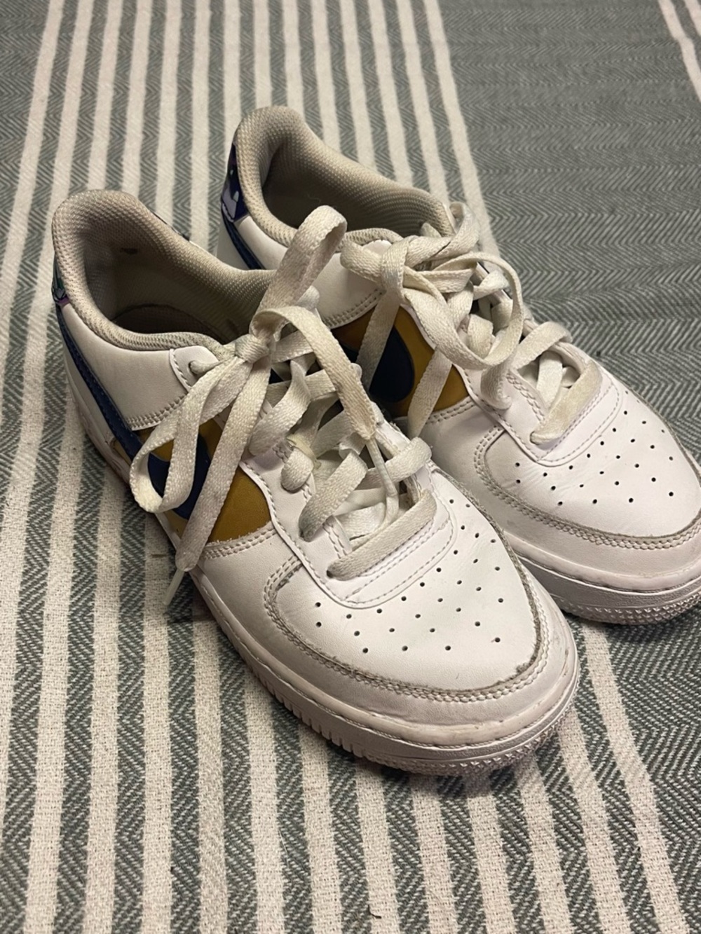 Nike Kids Air Force 1 Low LV8 GS White Floral Gold Sneakers Size 4Y - Picture 1 of 5